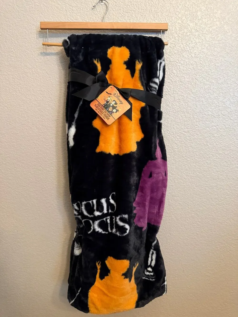 NWT Disney Hocus Pocus Sanderson Sisters Faux Rabbit Fur Throw 50x70 Blanket
